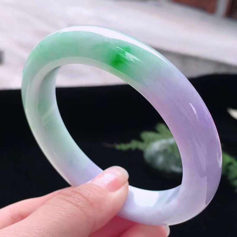 Bracelets - Natural , ice- texture, vibrant green