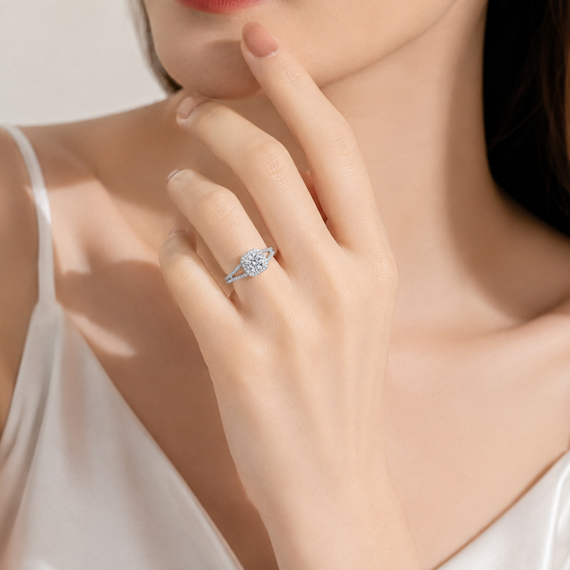 Hot selling 100% S925 silver s - Moissanite Engagement Ring 1 Carat recension och pris