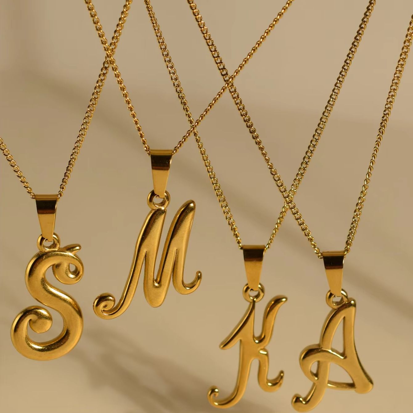 18k Gold Stainless Steel Vinta - Initial Letter Necklace 18K Gold recension och pris