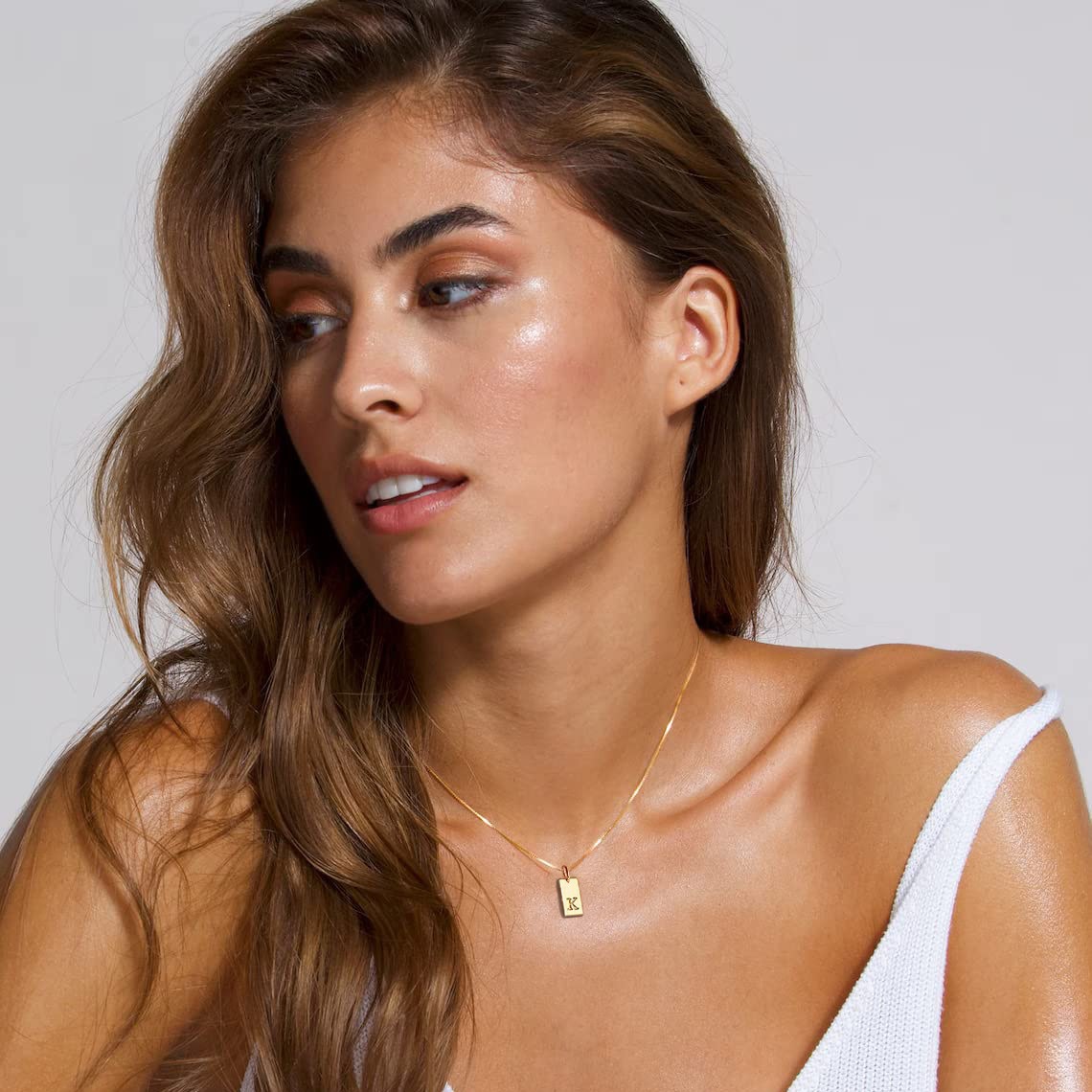 Tiny Square 26 Initial Letters - Initial Letter Necklace 18K Gold recension och pris